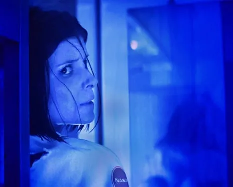 This Sci-Fi Thriller Review: Jump-Scares and Levitating Eggs in a High-End Setting